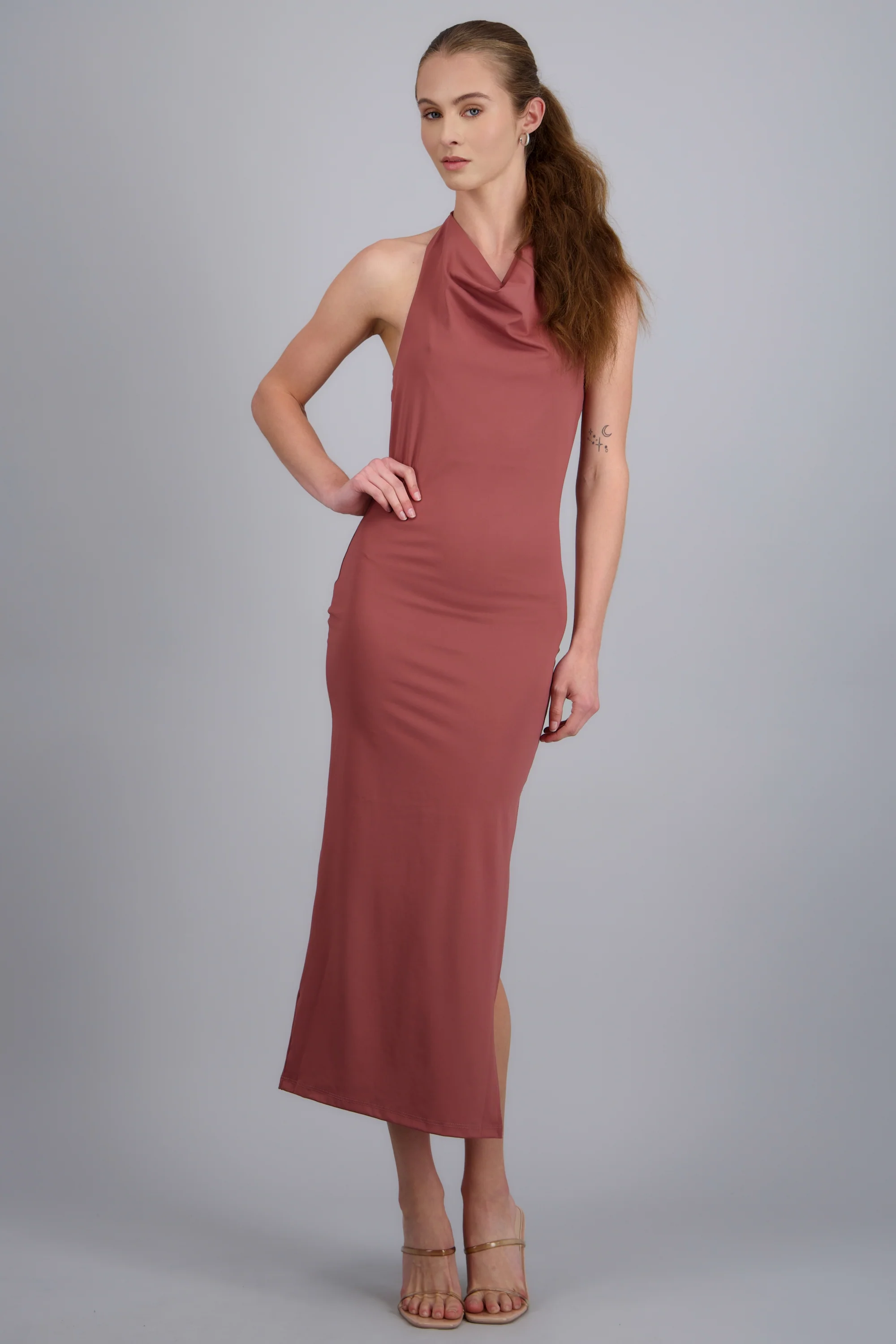 Vestido halter escote cascada