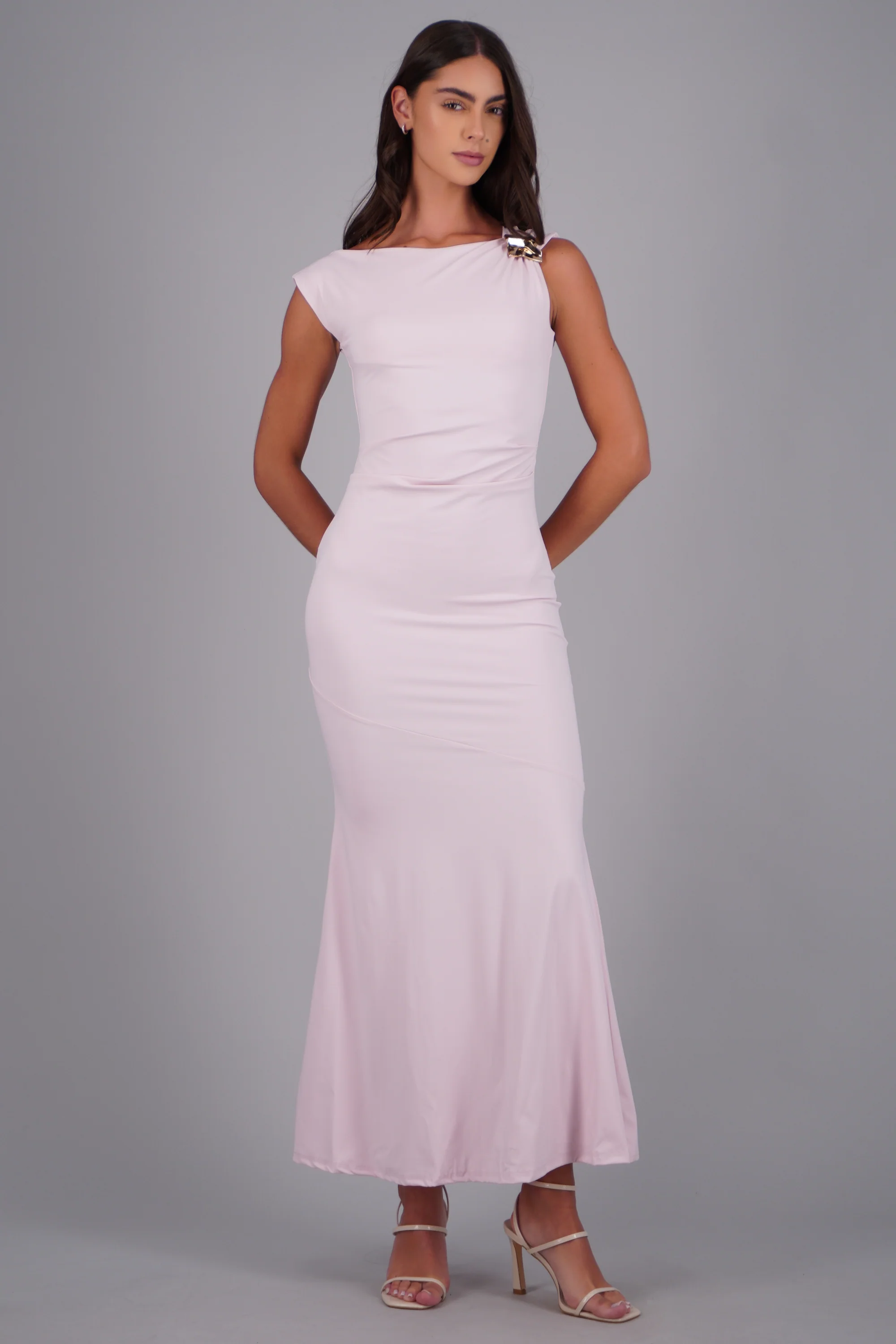 Vestido largo con detalle en el hombro - Image 4