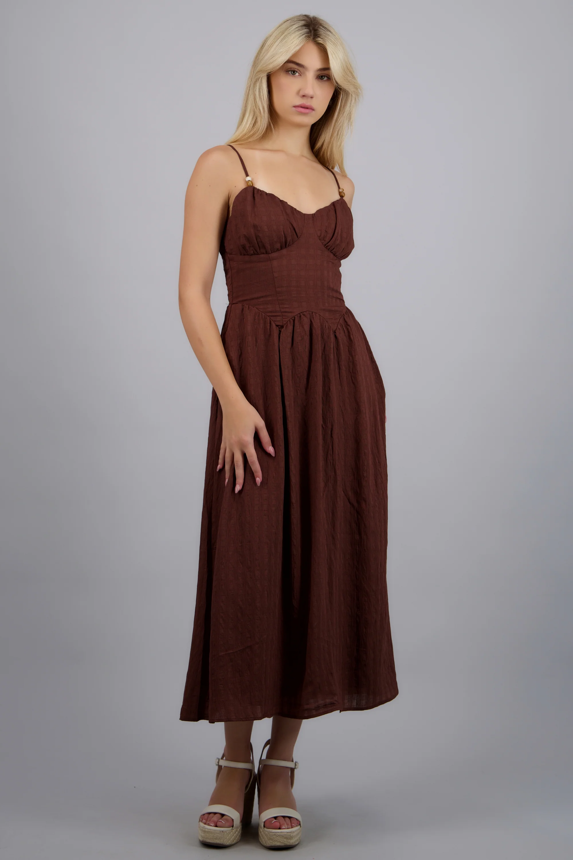 Vestido liso tirantes detalle cuentas
