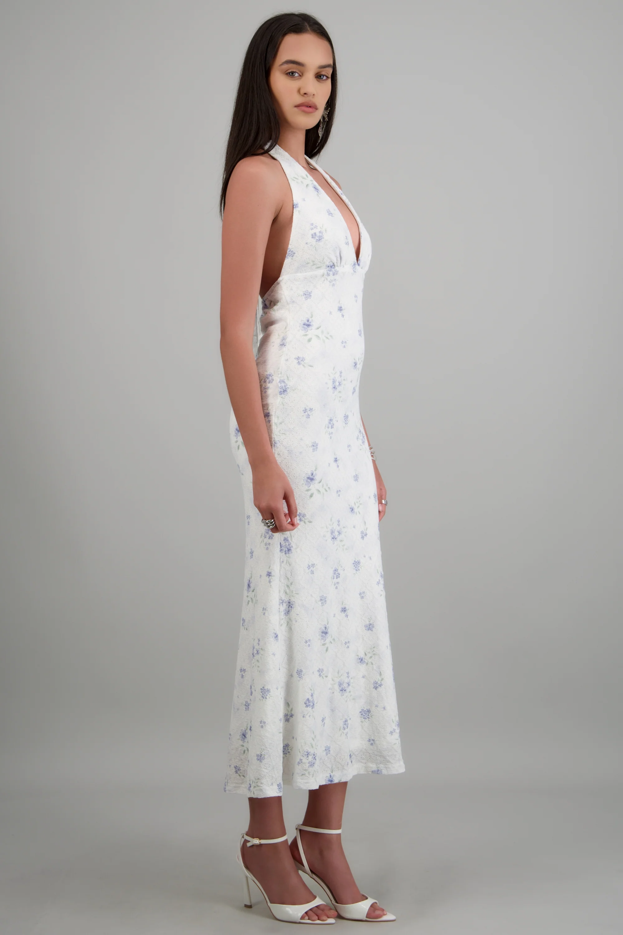 Vestido maxi amarre halter textura flores - Image 3