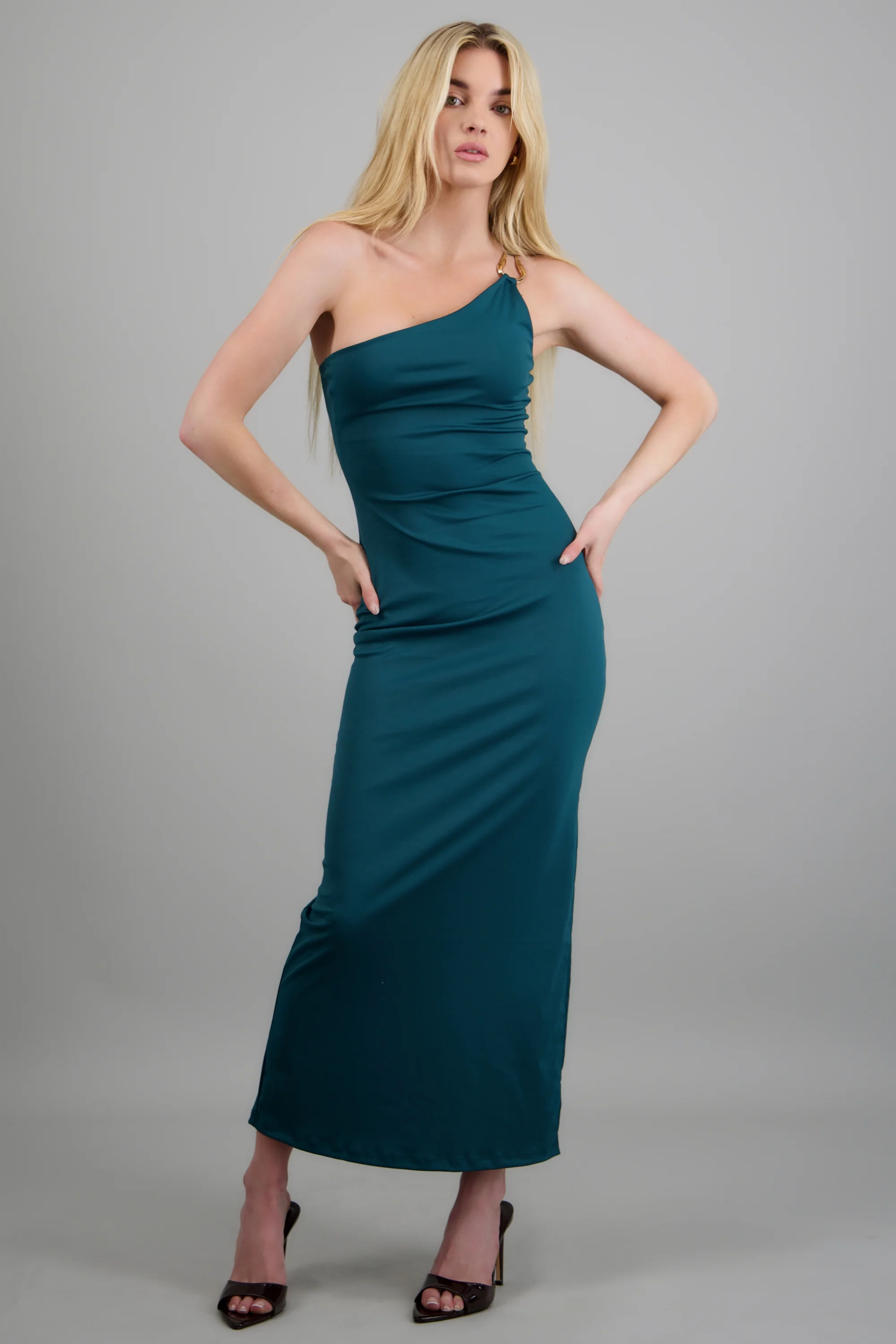 Vestido maxi asimétrico detalle argolla
