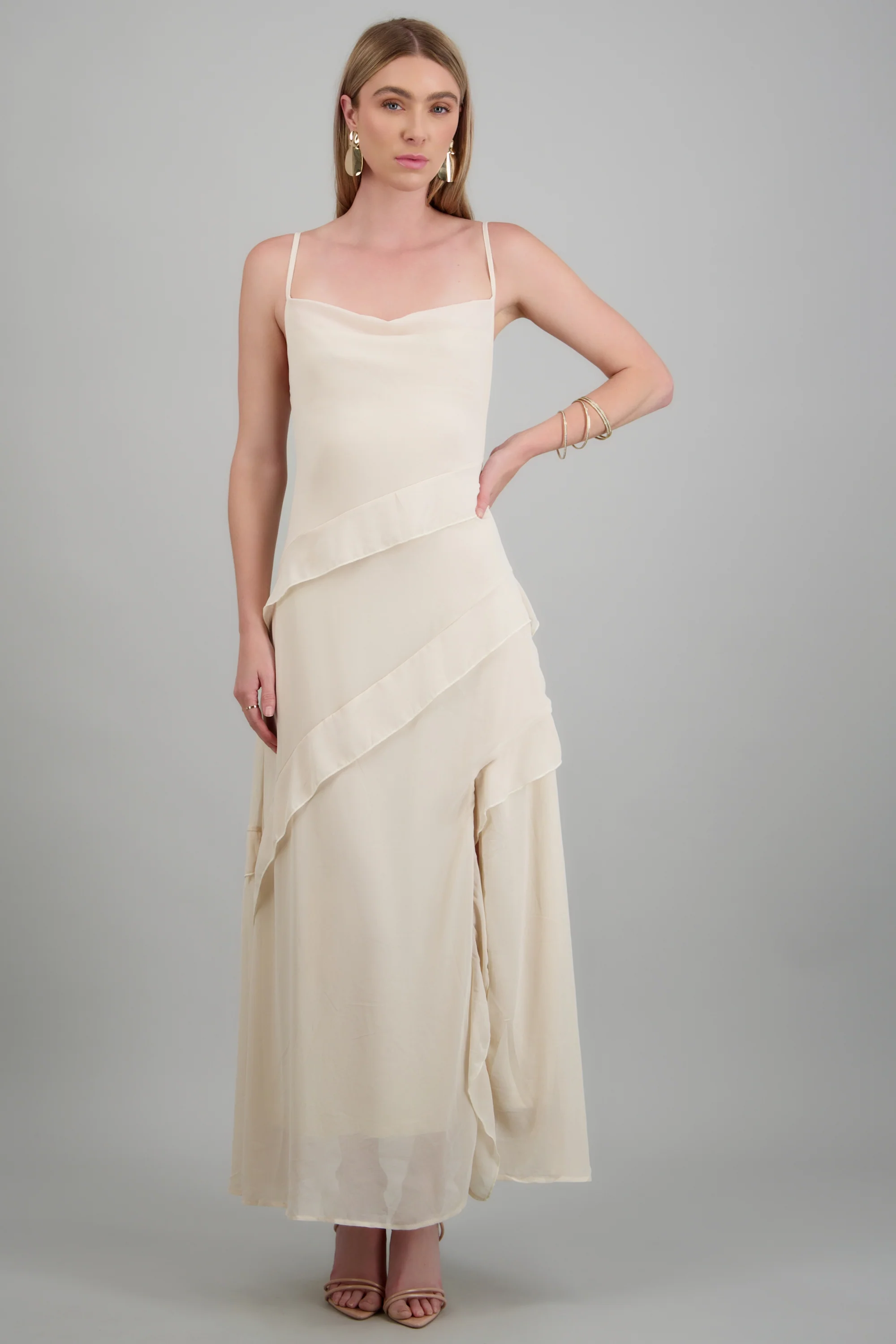 Vestido maxi detalle olanes