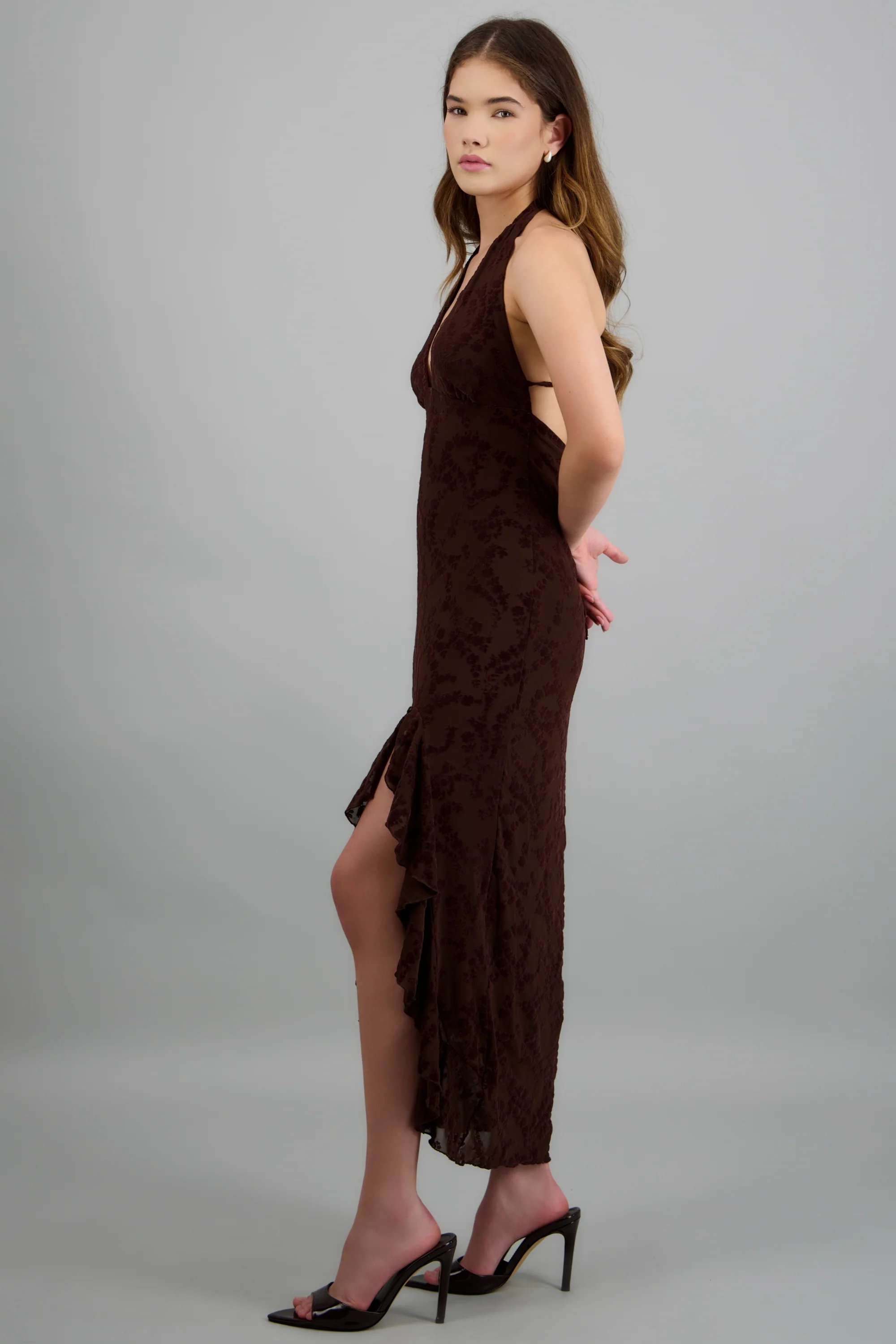 Vestido maxi halter detalle textura - Image 2