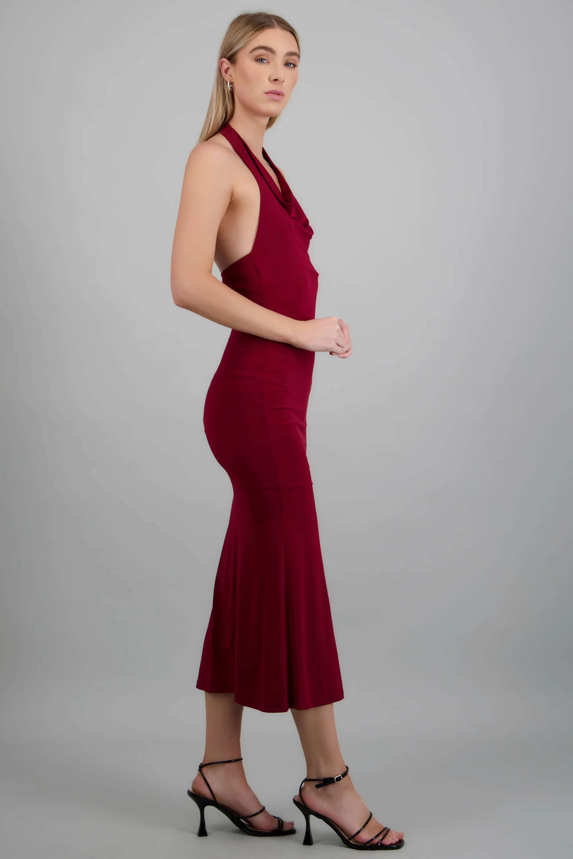 Vestido maxi halter escote columpio - Image 3