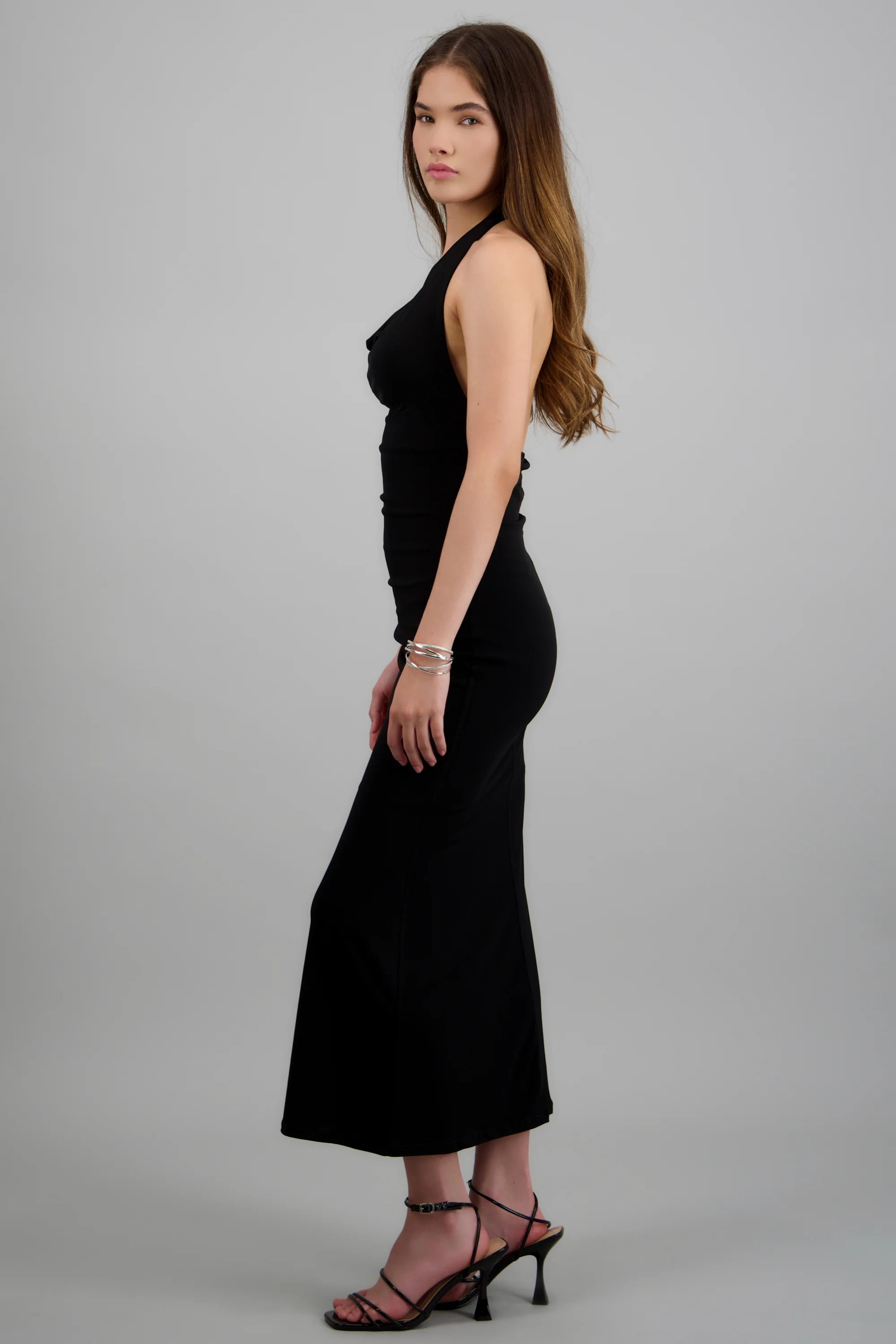 Vestido maxi halter escote columpio - Image 3