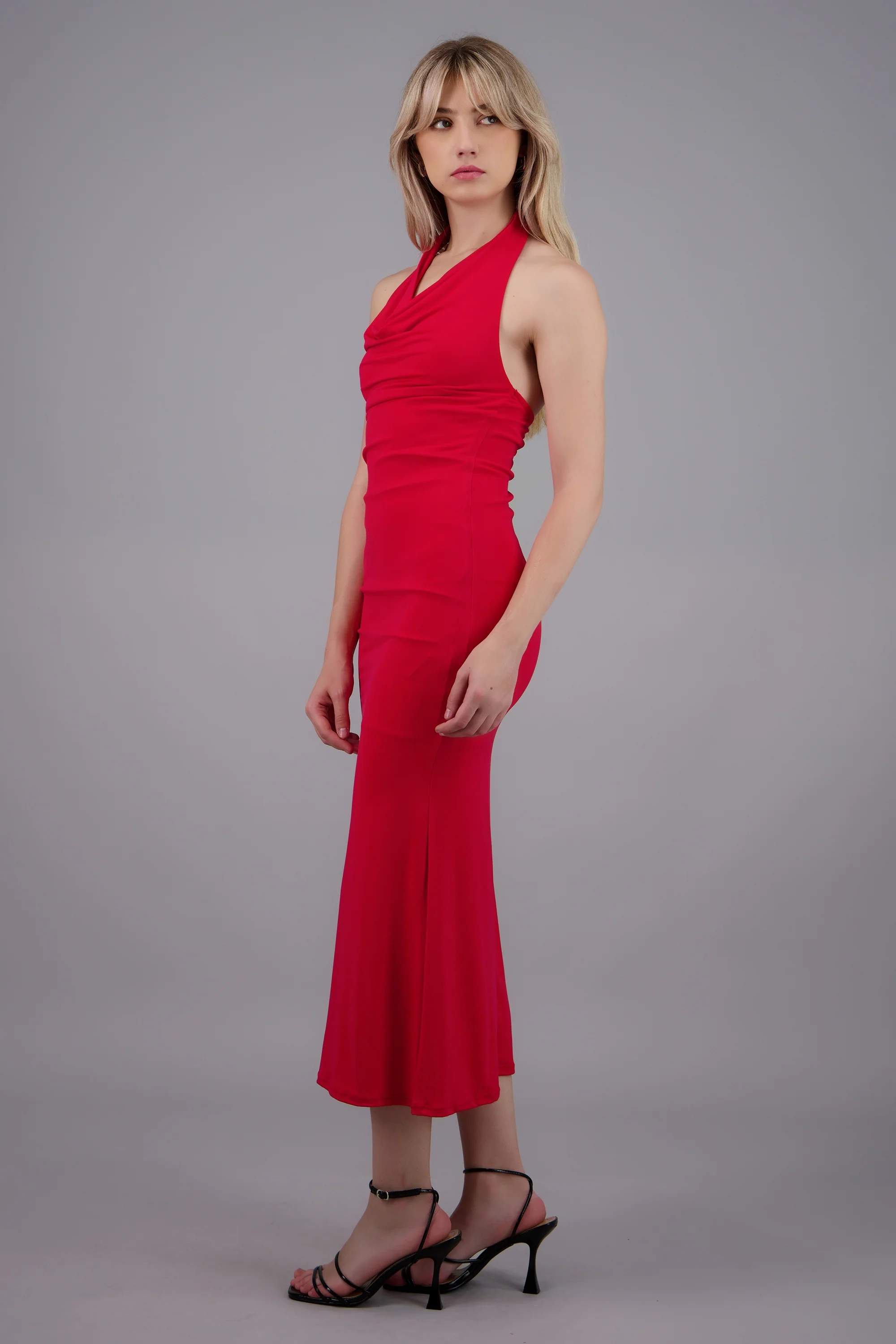 Vestido maxi halter escote columpio - Image 3