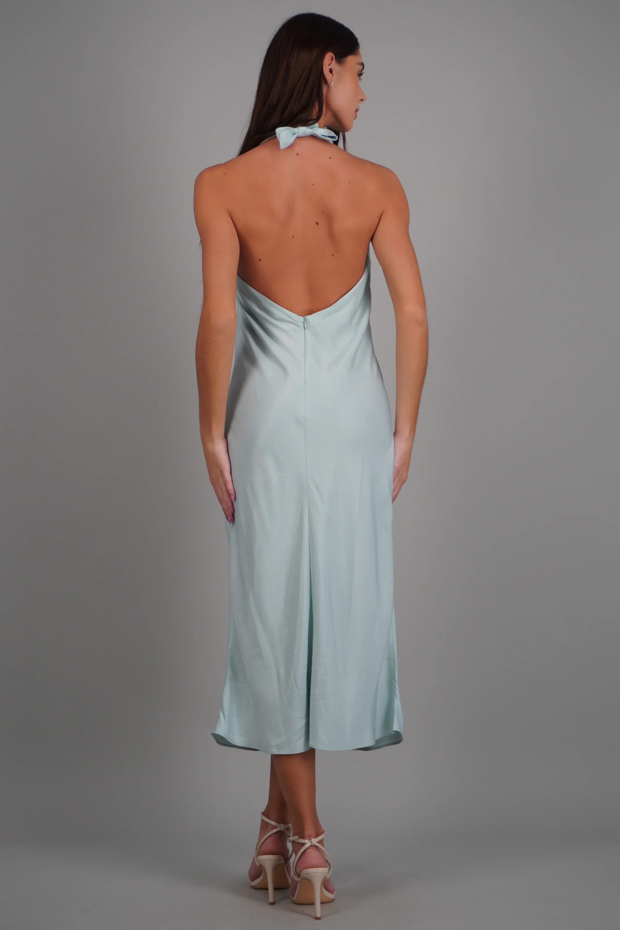 Vestido maxi halter satin fluido - Image 4
