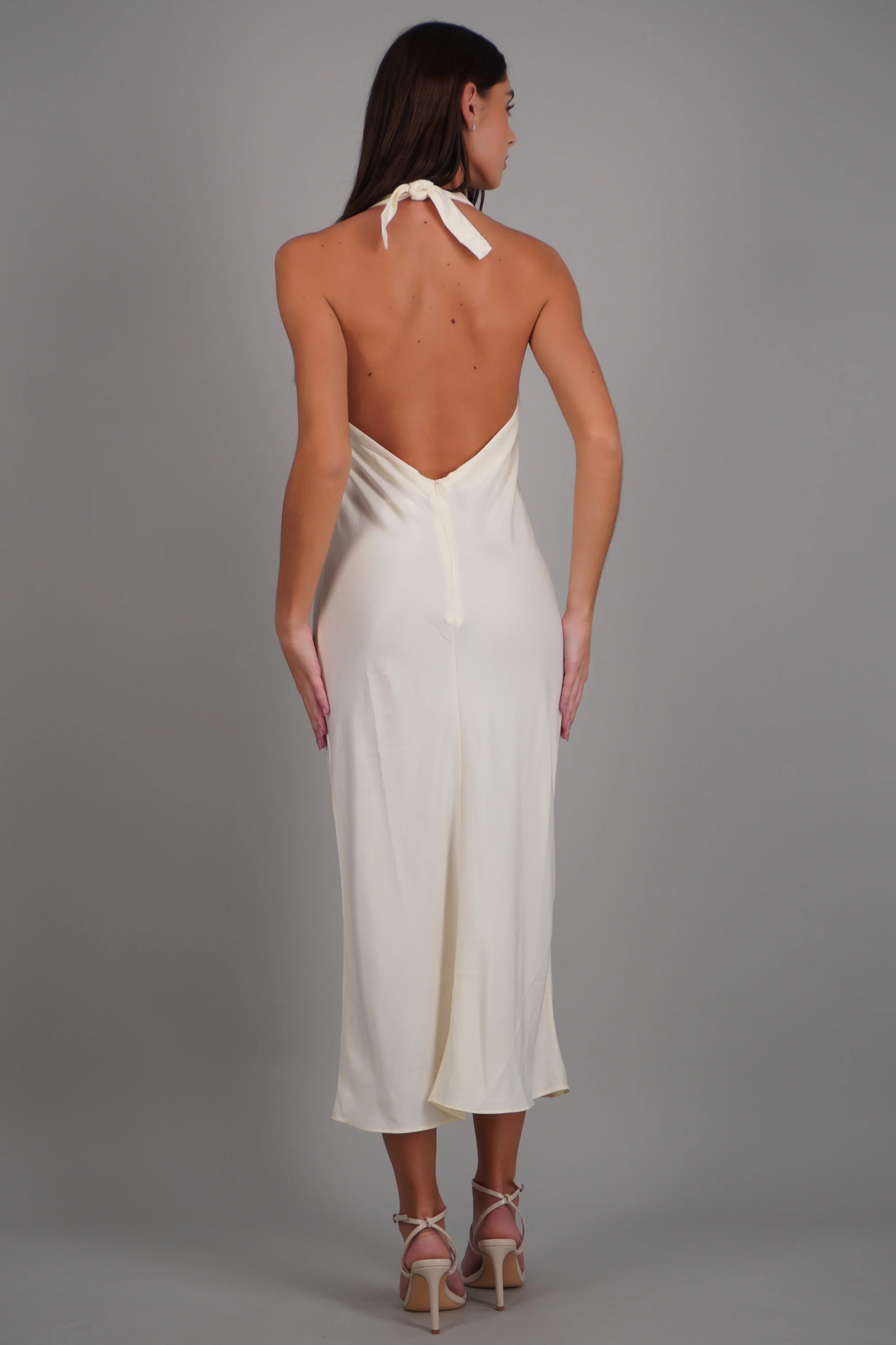 Vestido maxi halter satin fluido - Image 9