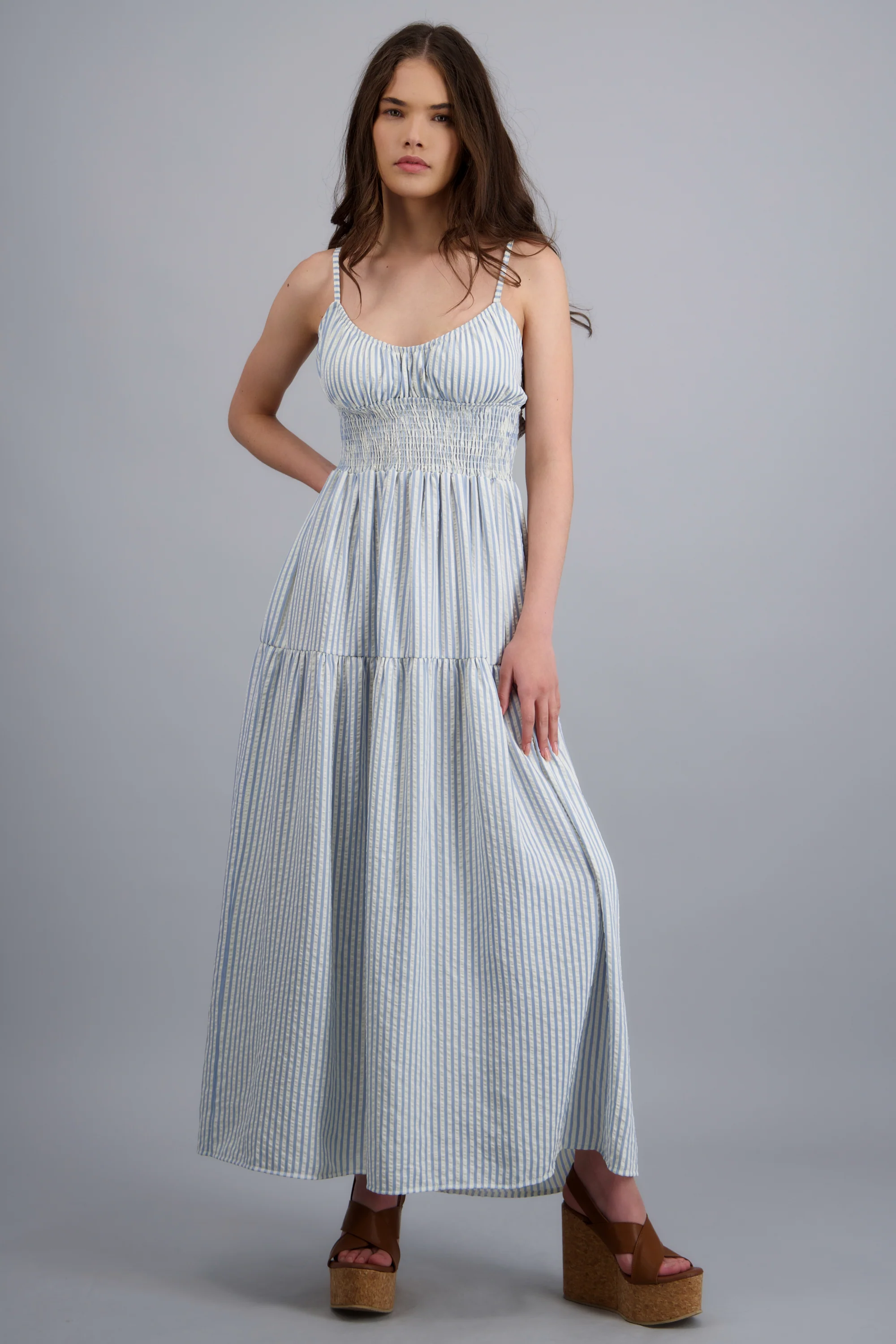 Vestido maxi lineas escote espalda