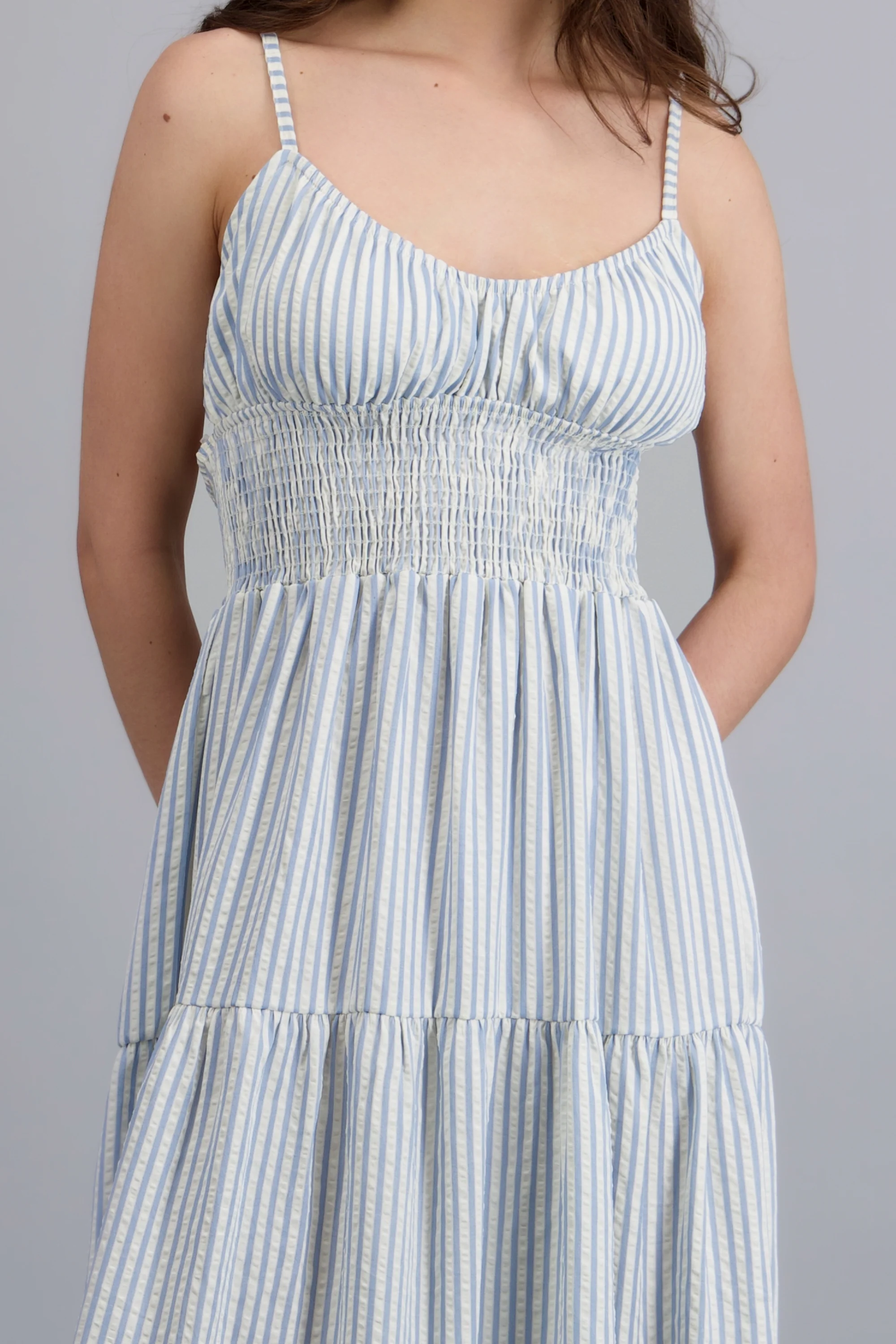 Vestido maxi lineas escote espalda - Image 5