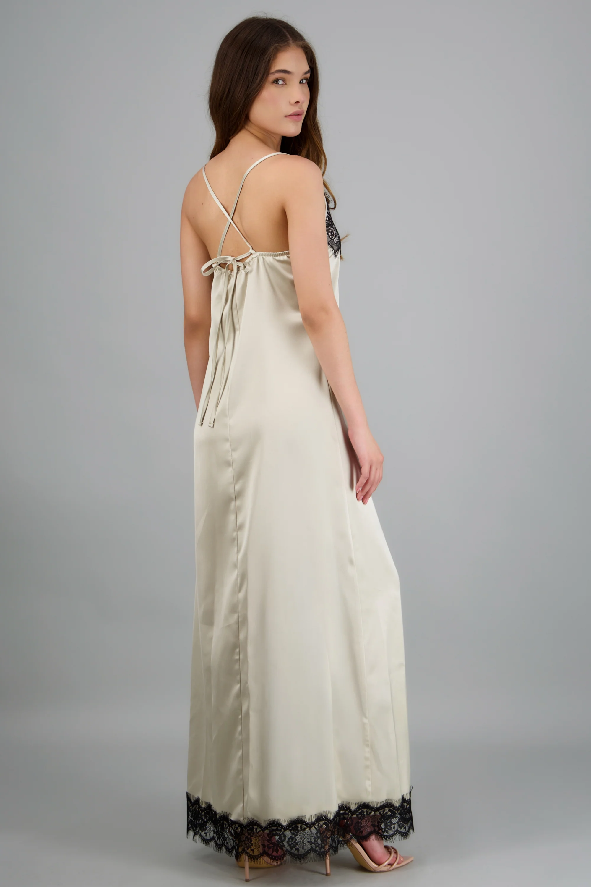 Vestido maxi satin detalle encaje - Image 4
