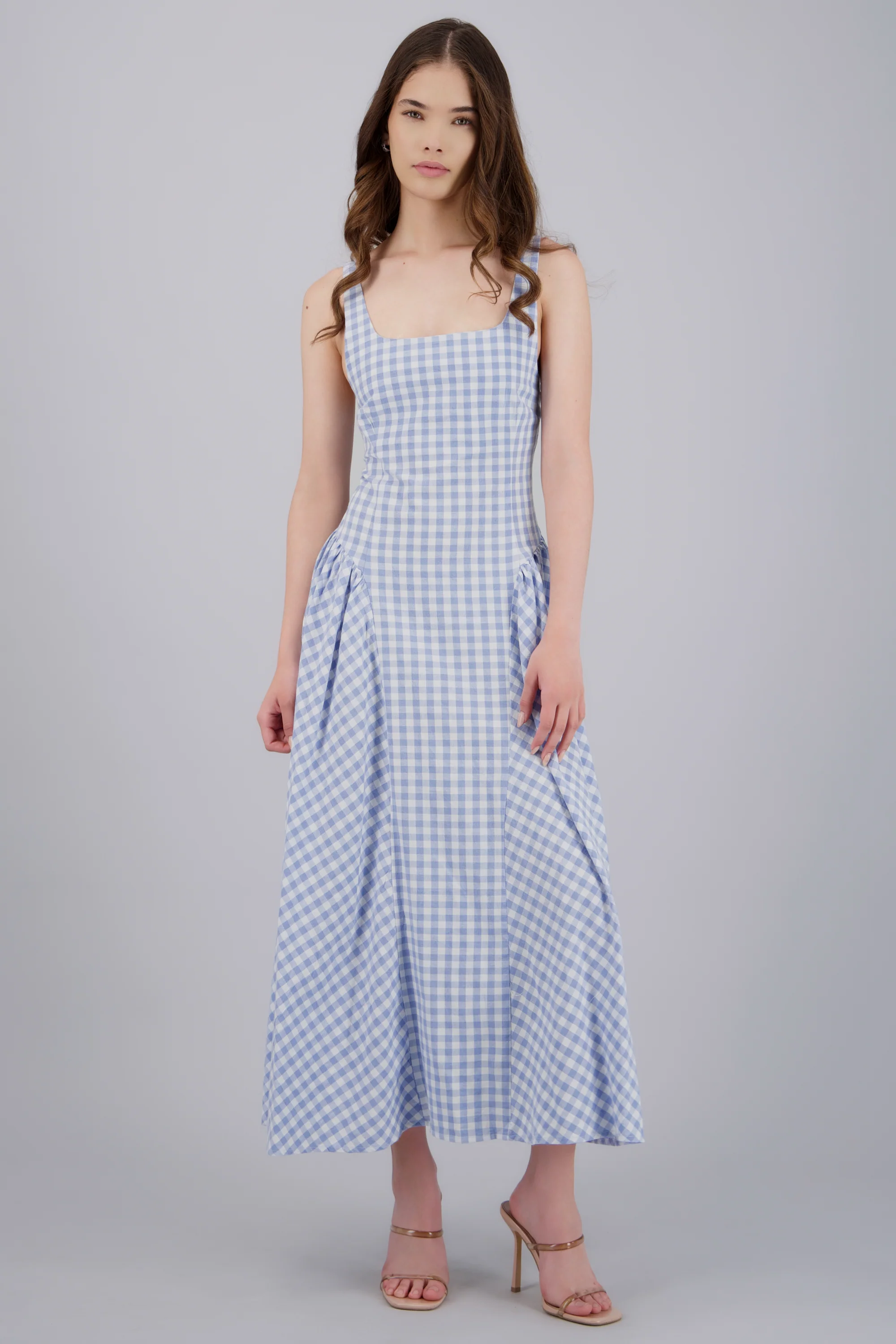 Vestido midi con tirantes gingham