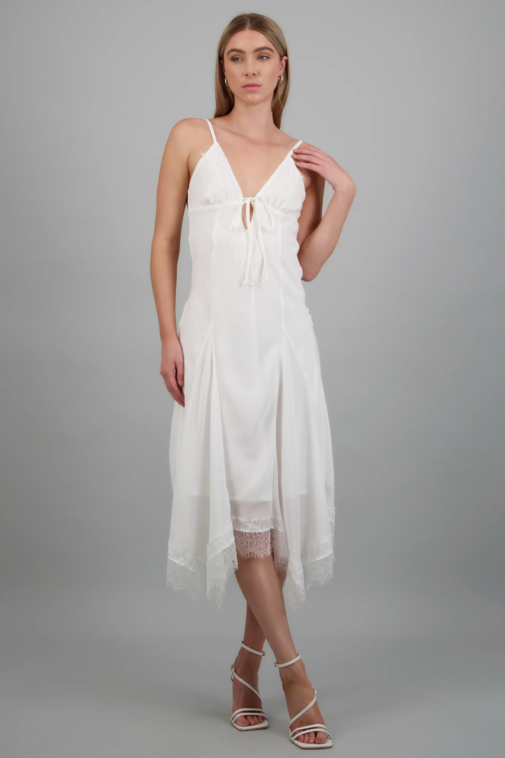 vestido midi cortes encaje - Image 3