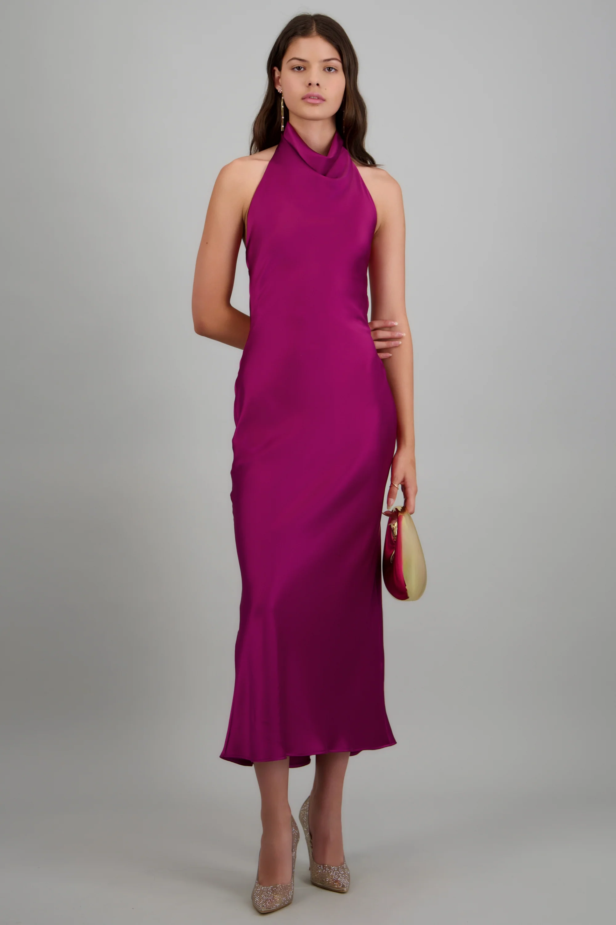 Vestido midi cuello alto espalda descubierta