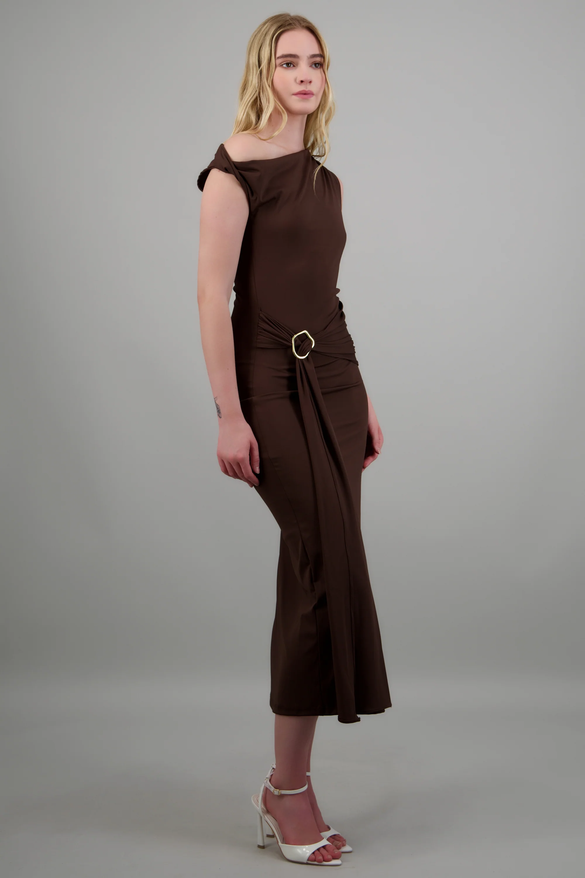 Vestido midi hombro caido detalle cadera - Image 3