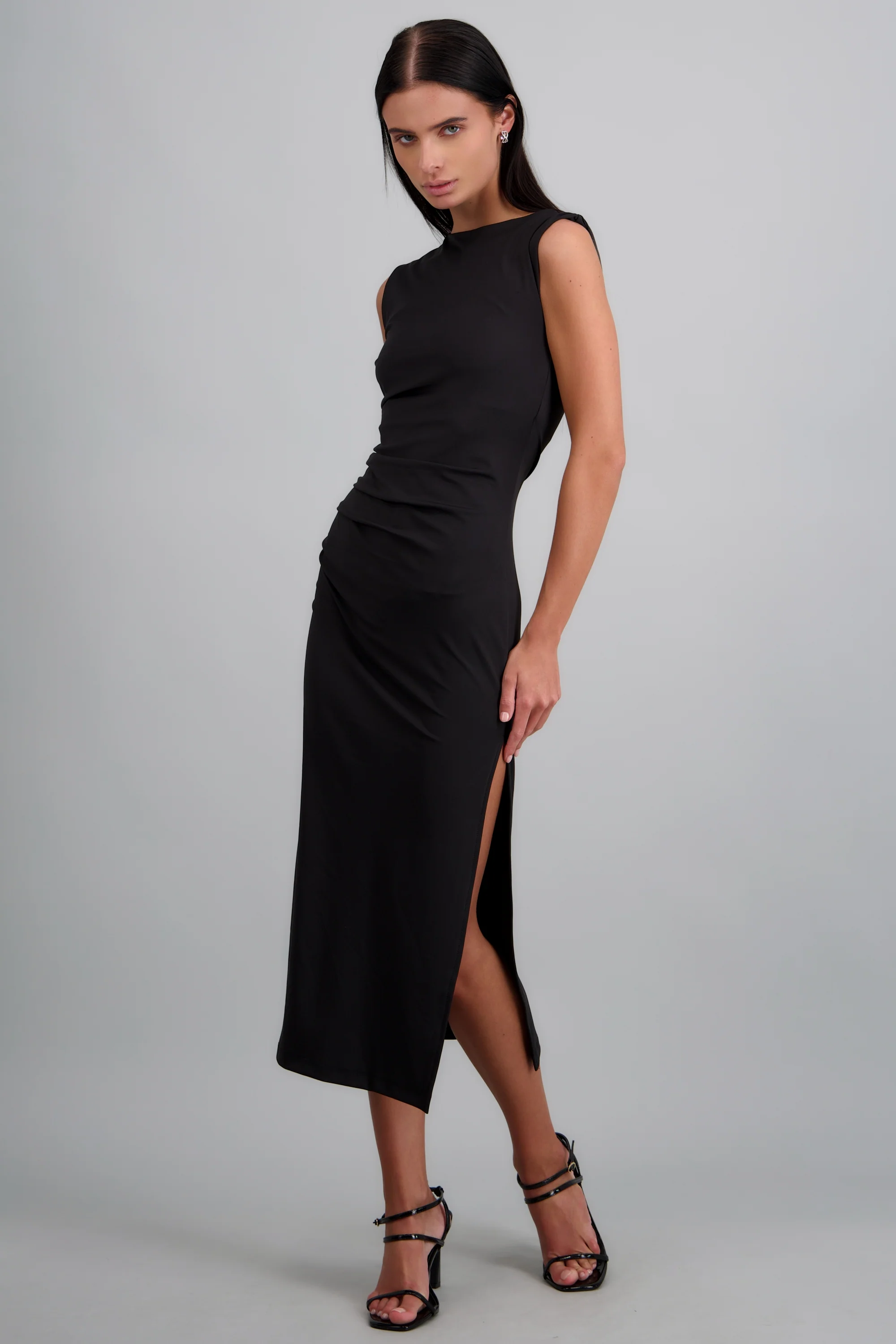 Vestido midi liso cuello redondo