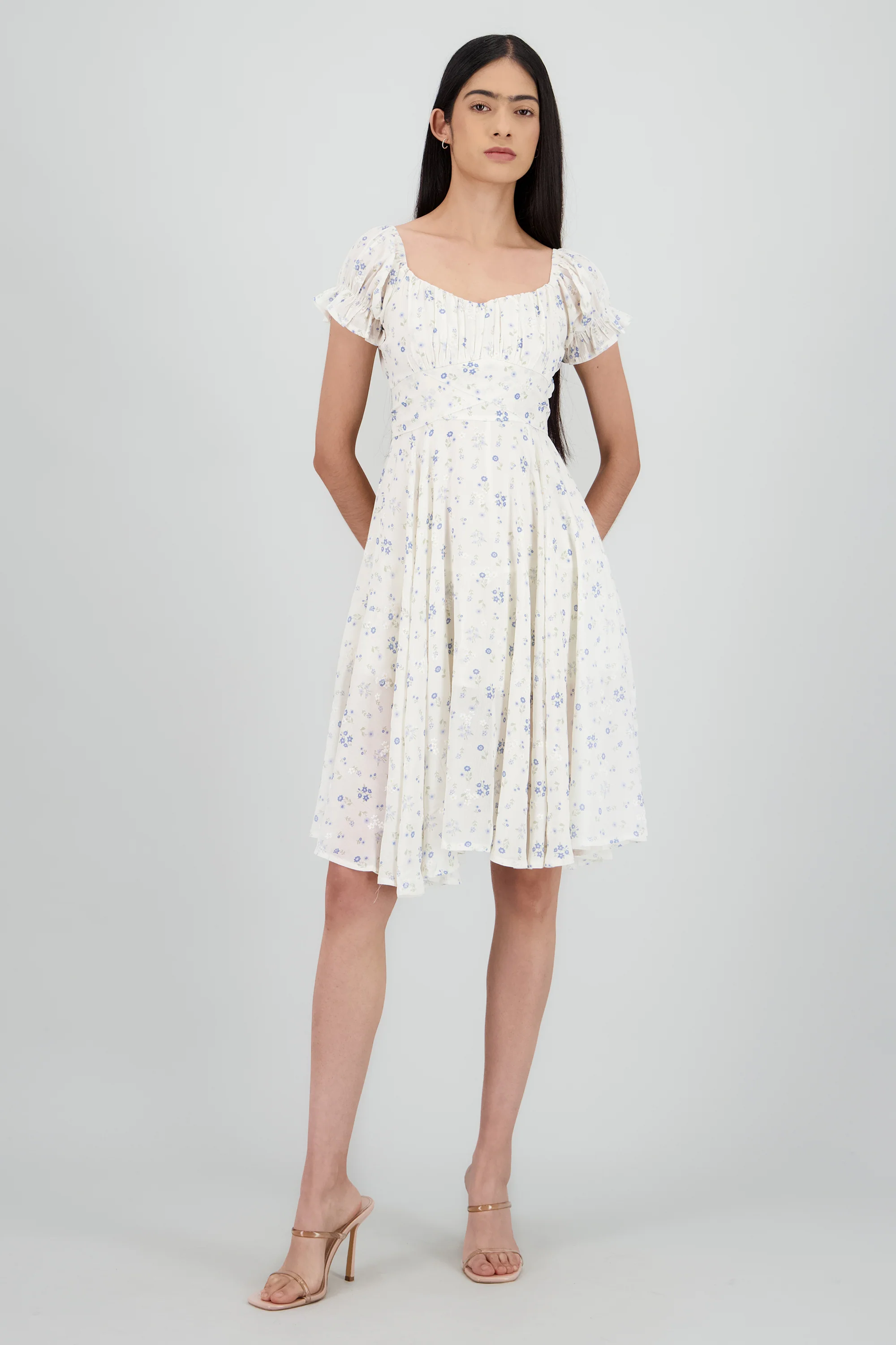 Vestido midi manga corta con amarre