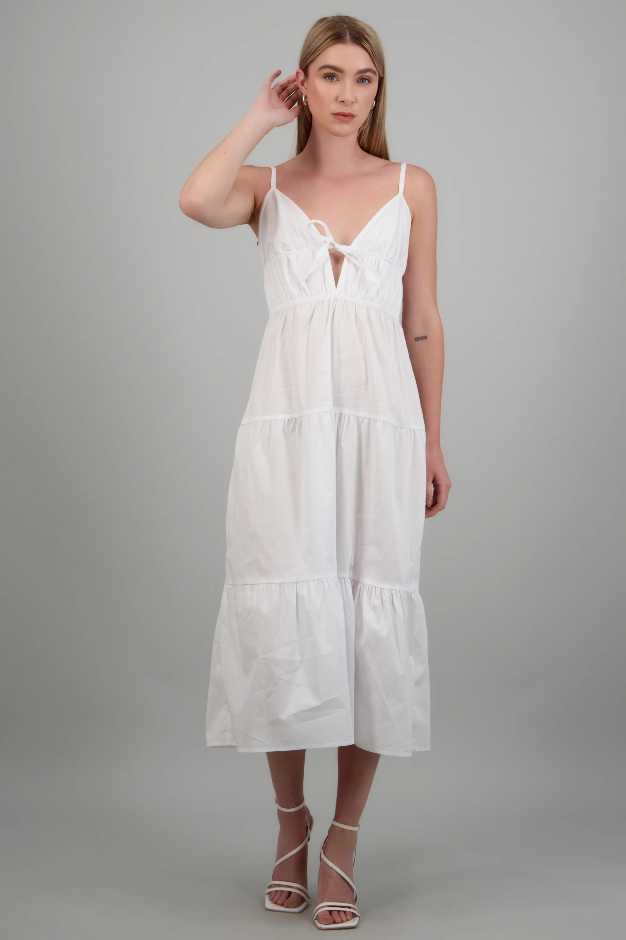 Vestido midi tirantes detalle olanes