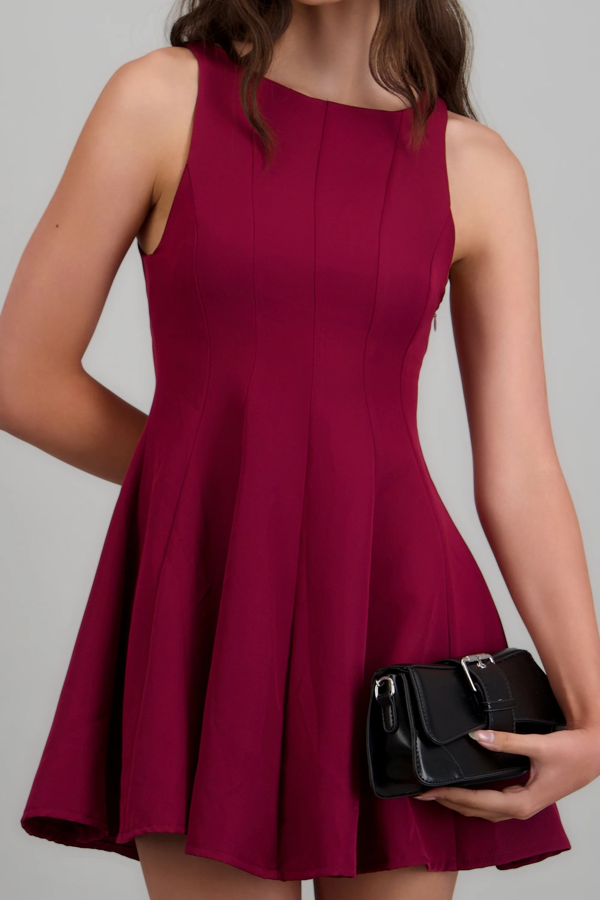 Vestido mini con cortes cuello redondo - Image 5