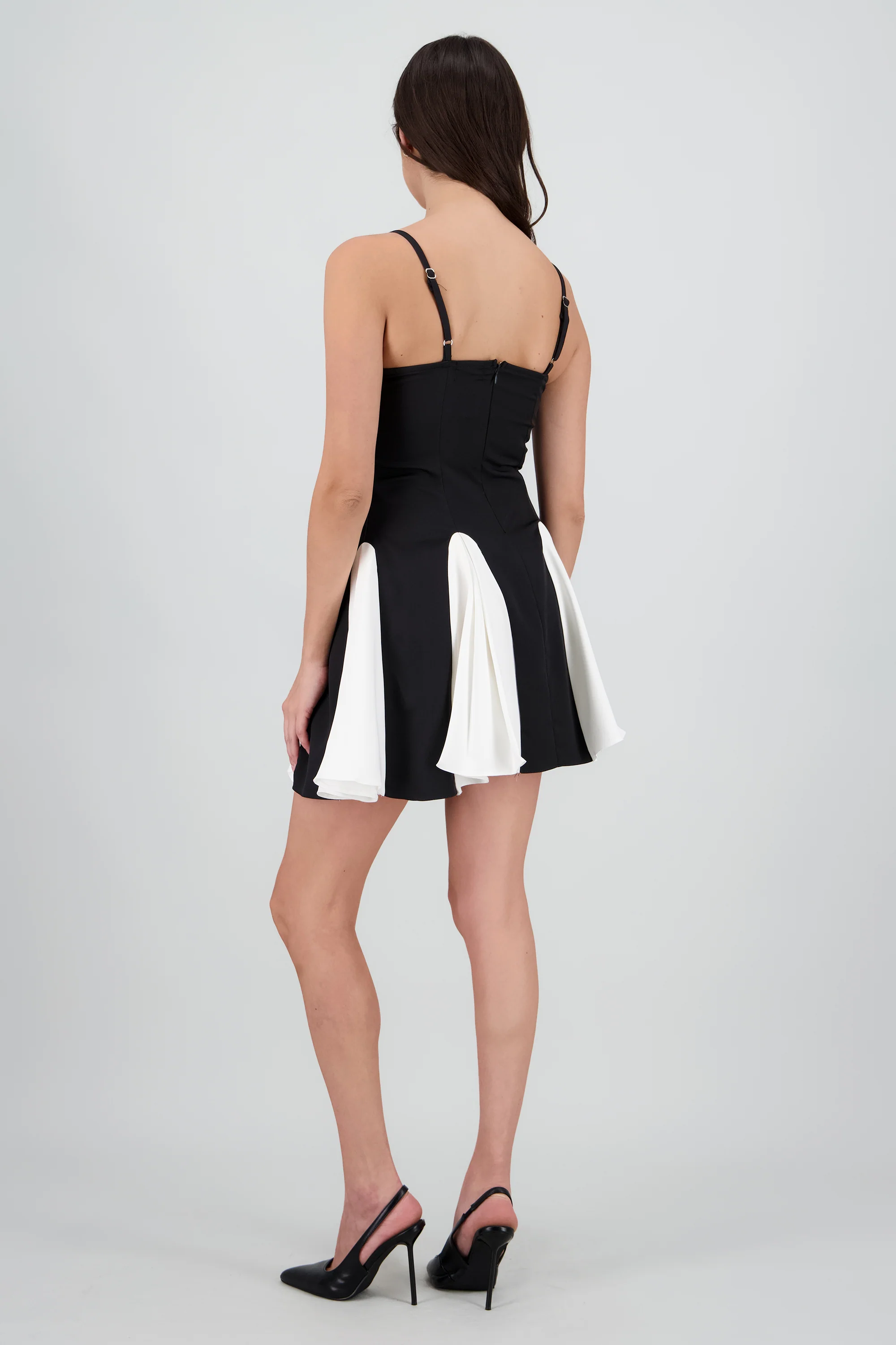 Vestido mini cortes con contraste - Image 4