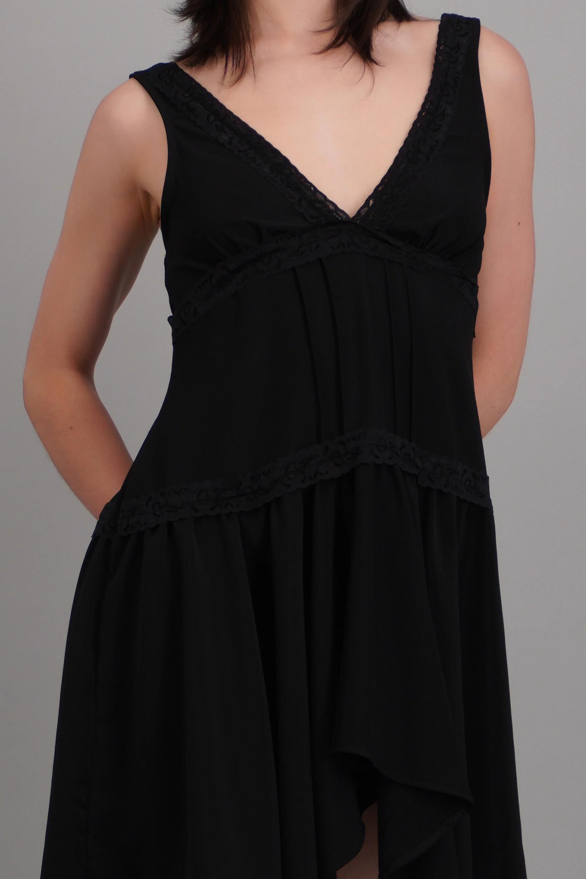 Vestido mini escotado detalles encaje - Image 5