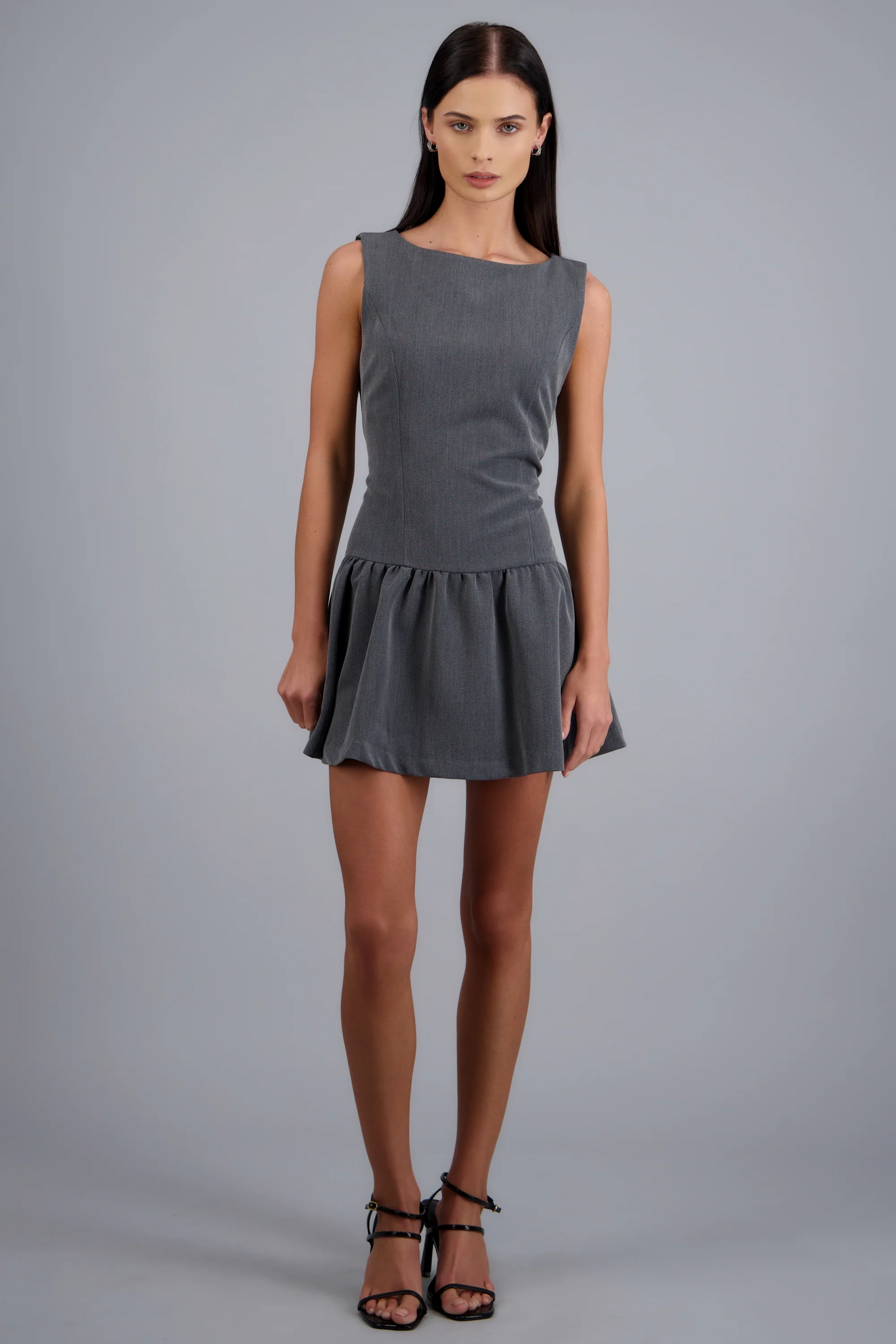 Vestido mini escote redondo con olan