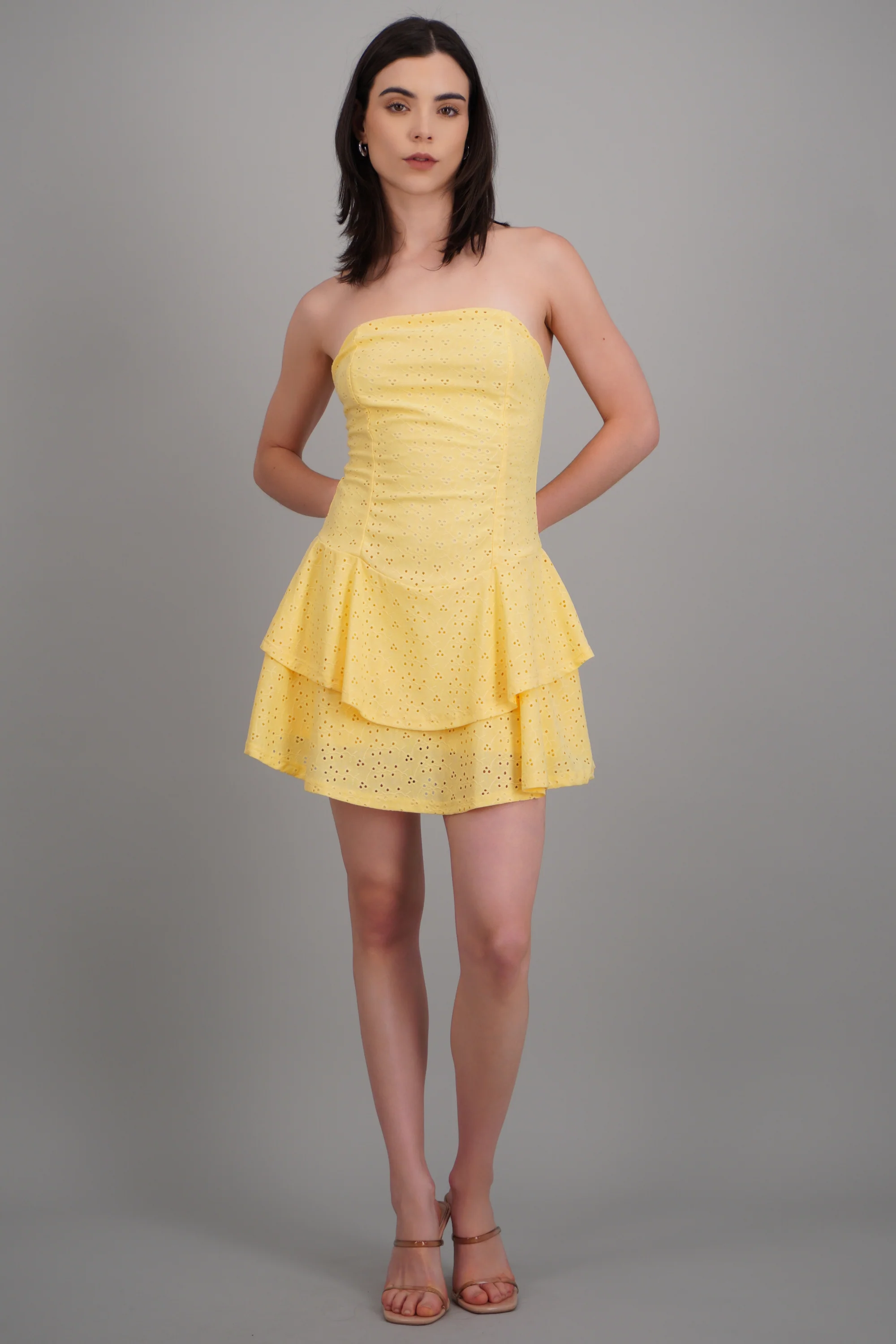 Vestido mini eyelet strapless - Image 3