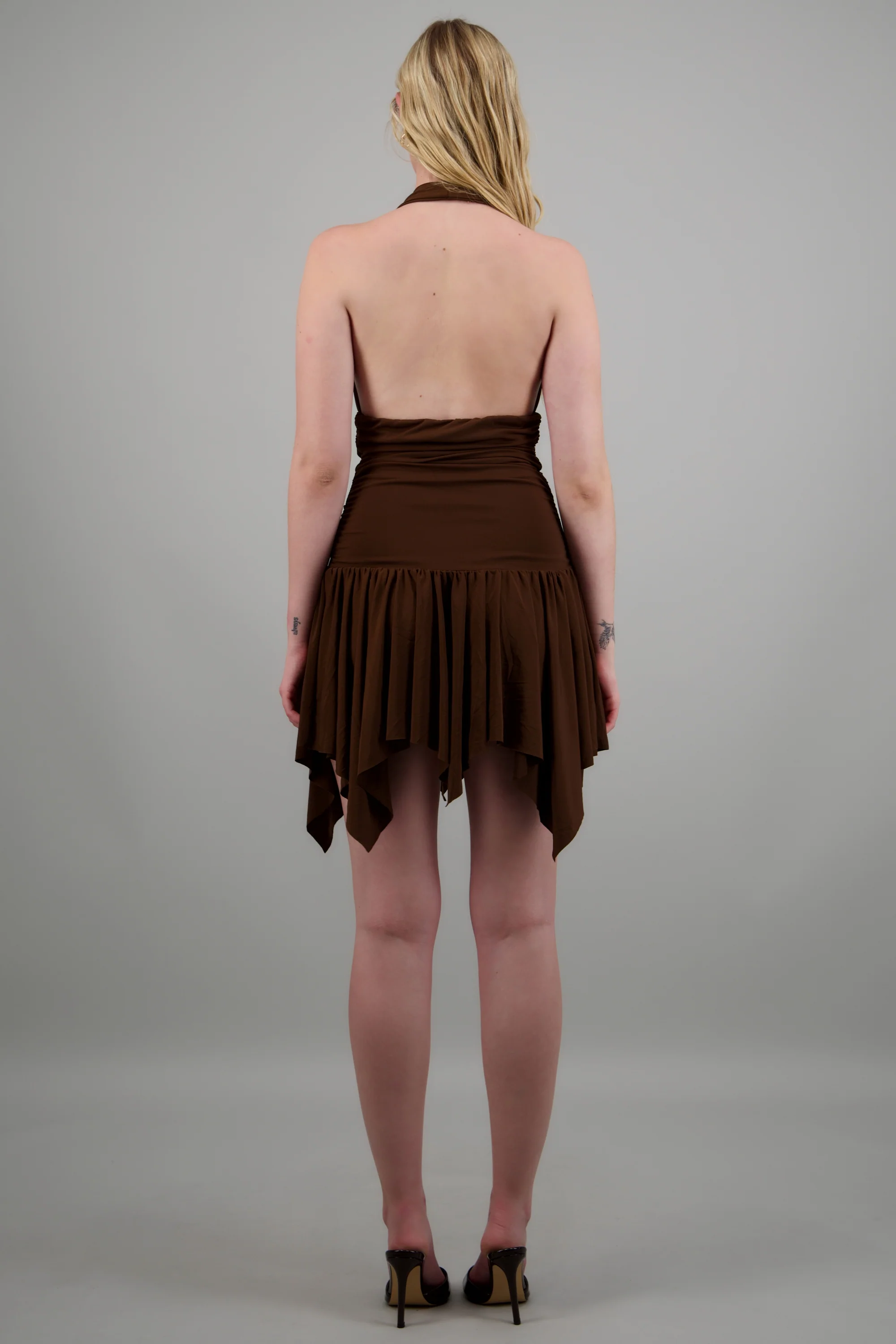 Vestido mini halter asimetrico - Image 4