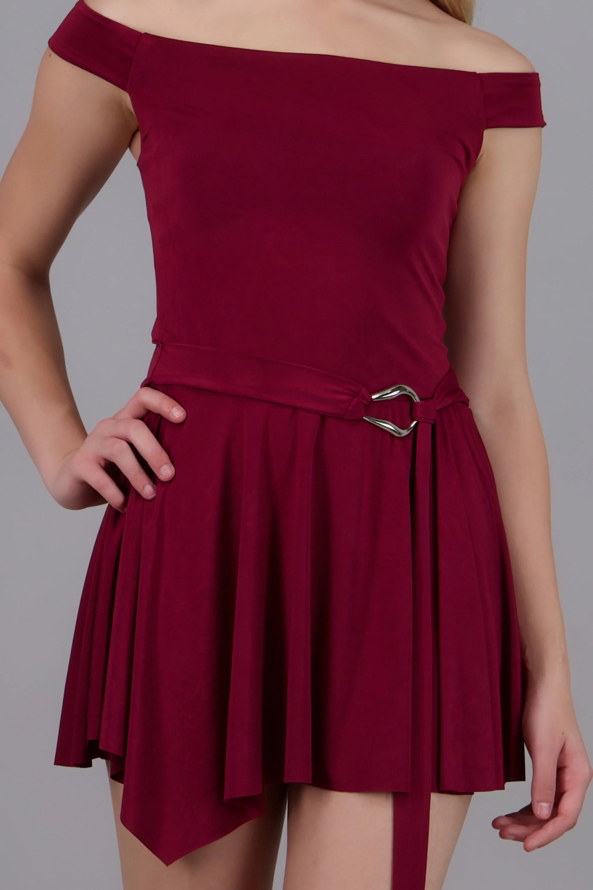 Vestido mini off shoulder detalle hebilla - Image 5