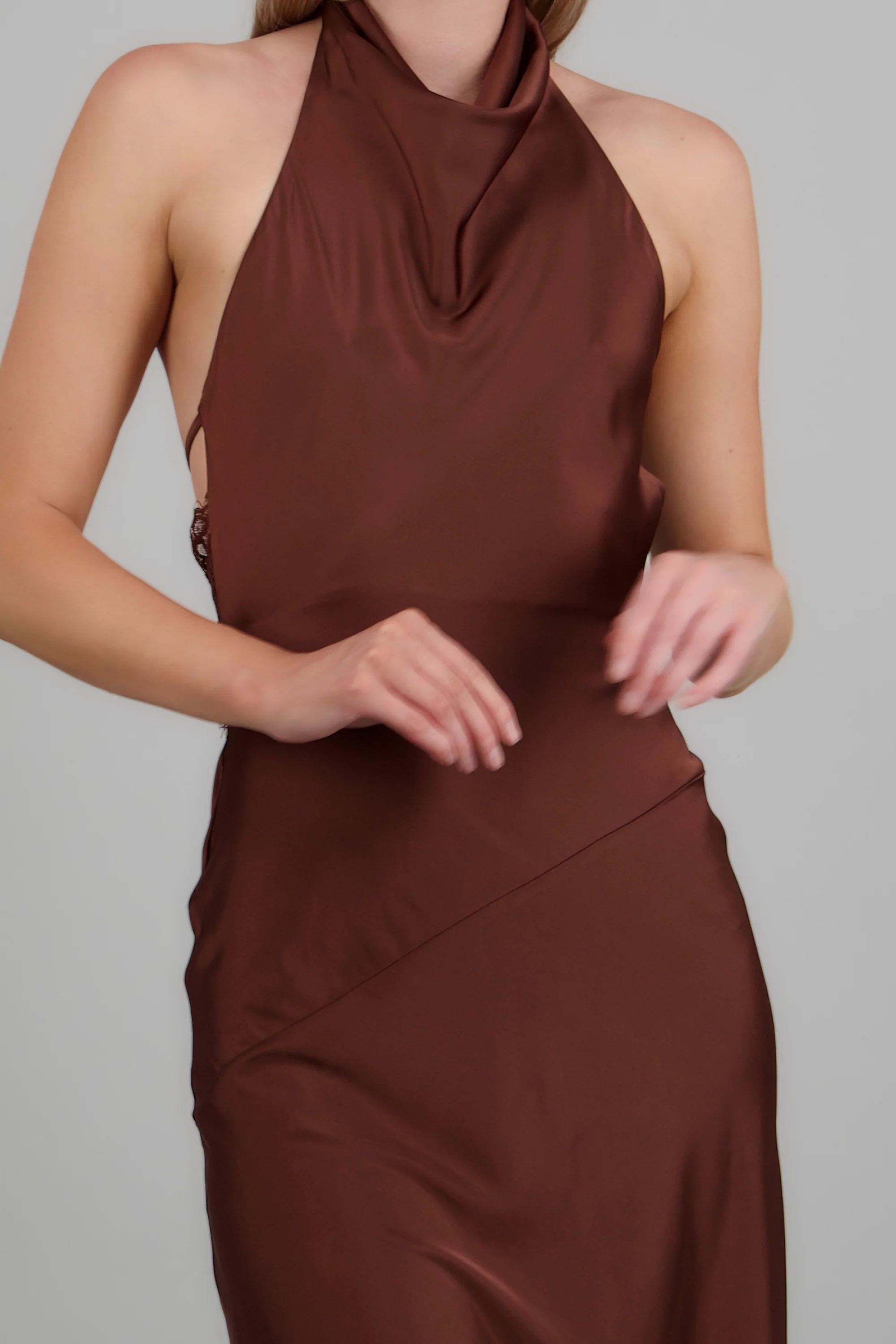 Vestido satín asimétrico espalda encaje - Image 5