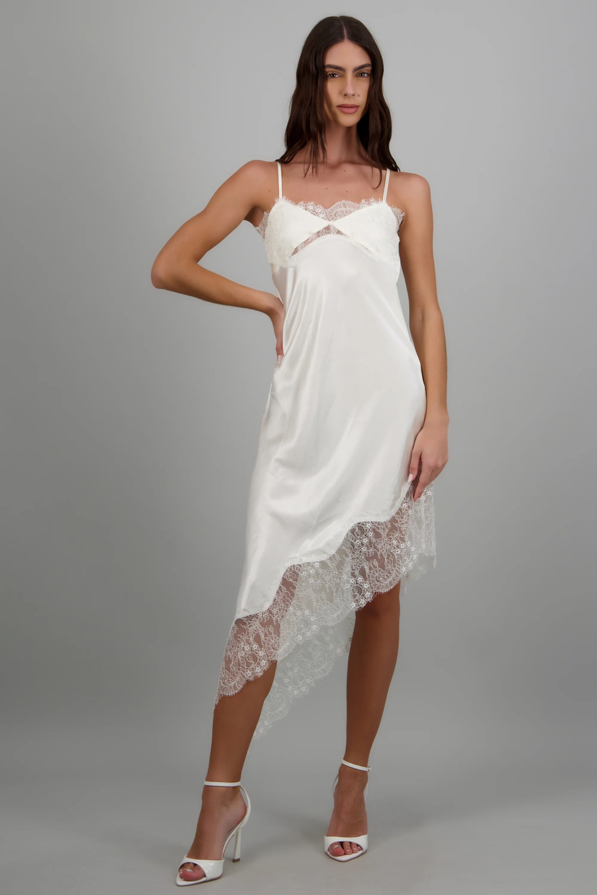 Vestido satin con encaje