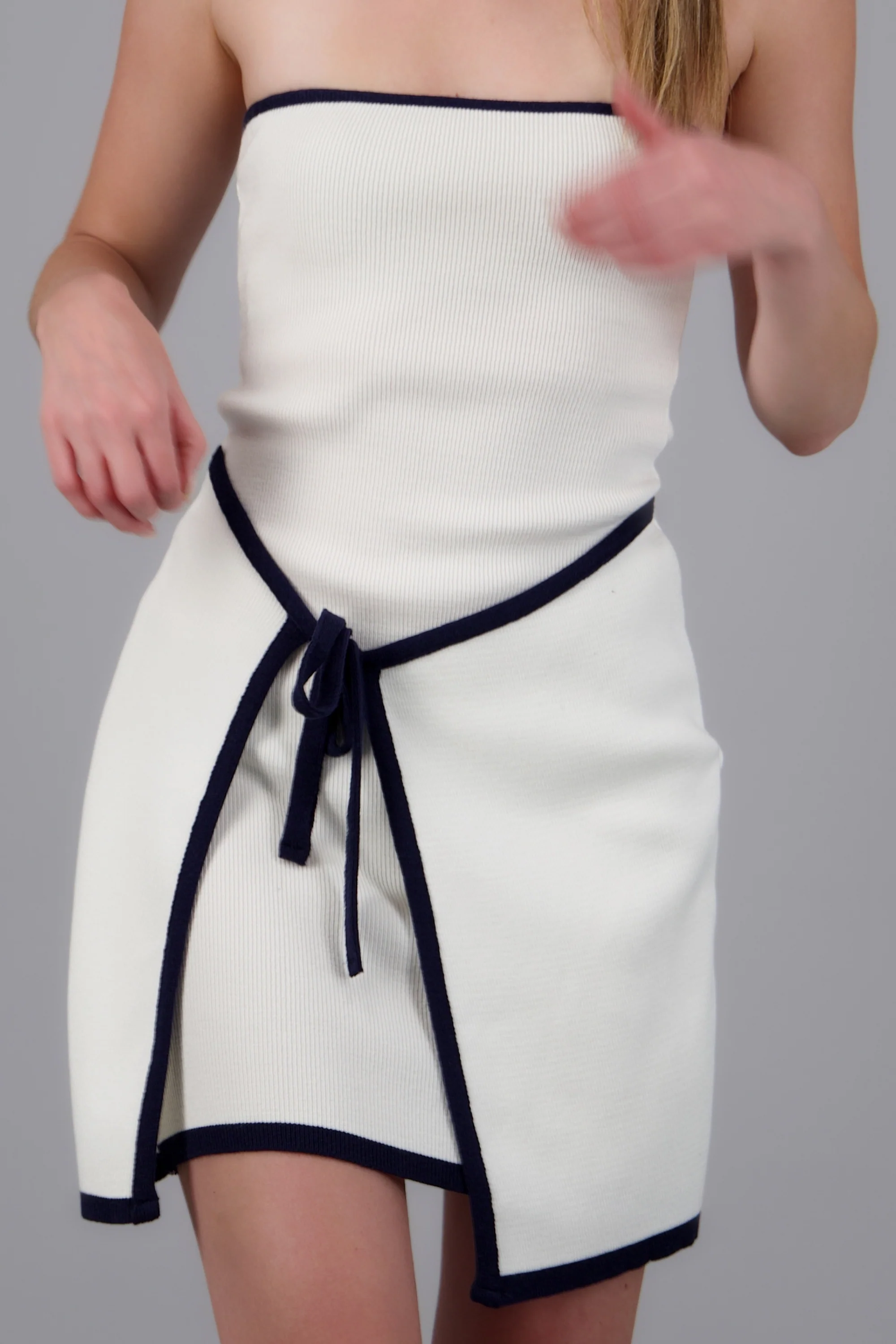 VESTIDO STRAPLESS DET CONTRASTE LAZO KNI - Image 5