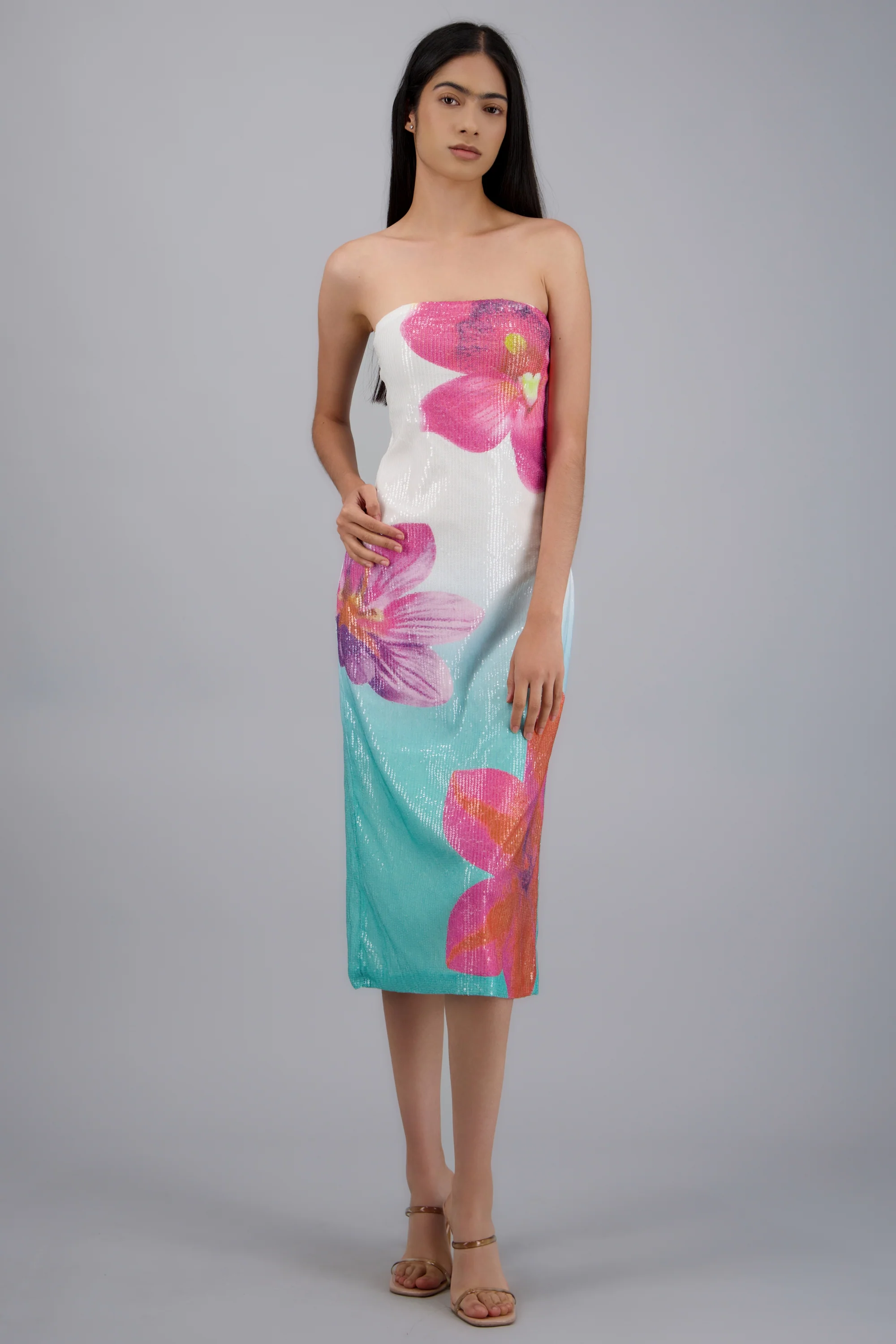 Vestido strapples flores detalle brillos